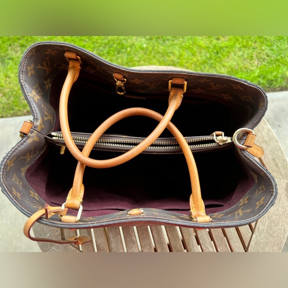 LOUIS VUITTON
Monogram Montaigne BB - Picture 6 of 15